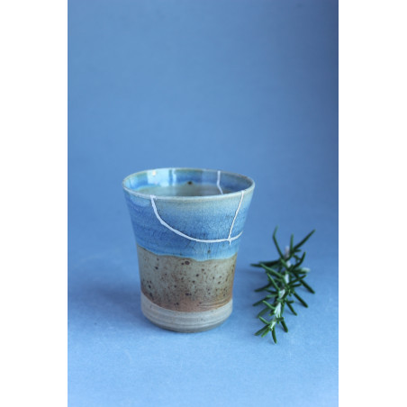 Tasse réparée selon l'art traditionnel du Kintsugi, finition Argent, utilitaire